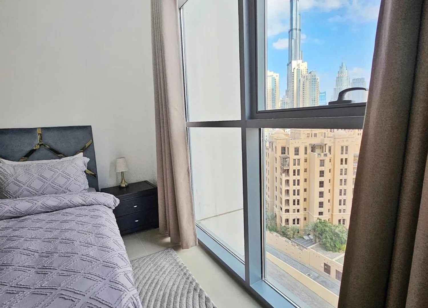 Luxury Downtown Apartment With Burj Khalifa View ドバイ